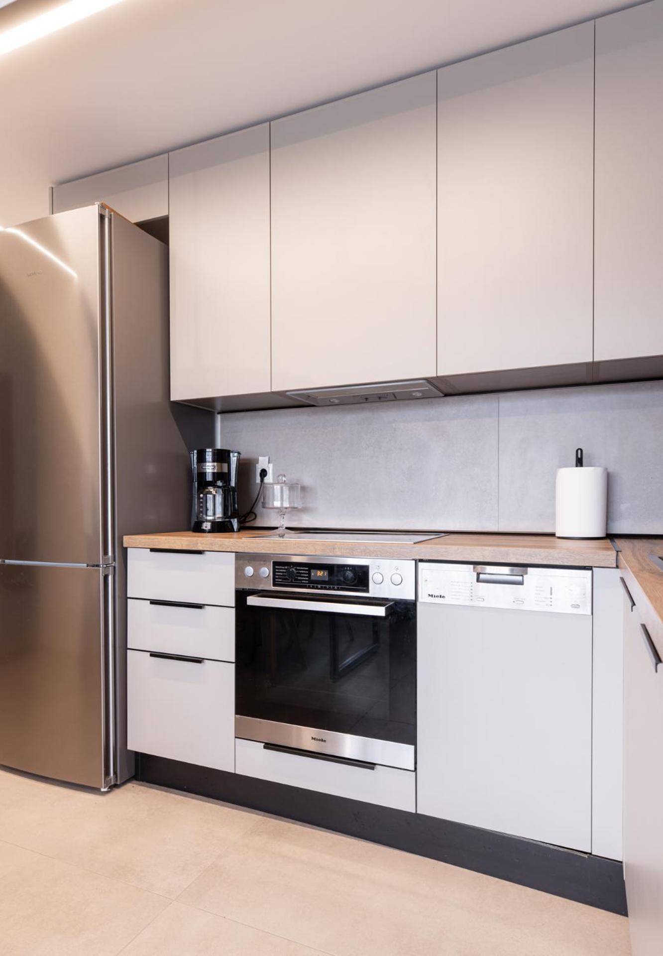 Cozy Apartment In Kalamaria, Salonicco Esterno foto